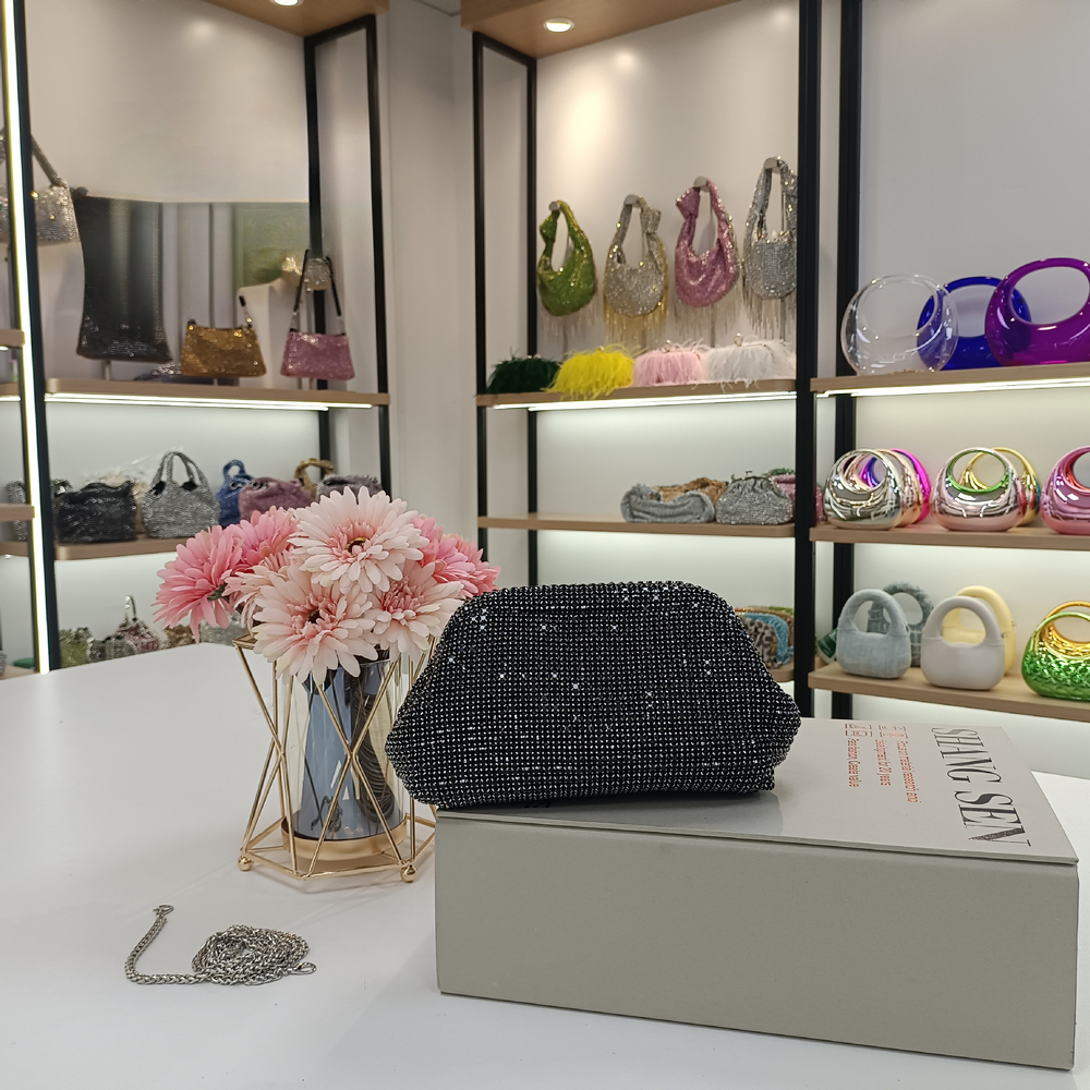 TB BHULAMTE Luxury Designer Bag 2025 French Light Luxury Diamond Inlaid Shell Bag Water Diamond Evening Dress Bag Women's Handheld Diamond Inlaid