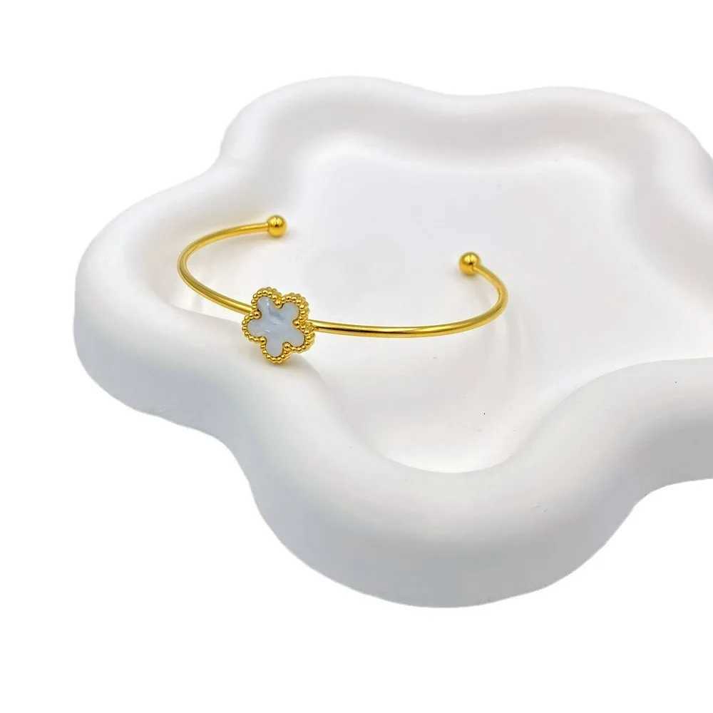 New Stainl Steel Five Flower Cuff Bracelet for Wan Fashion Gold Plated No Fade Bangle Party Jewelry Accories S250912