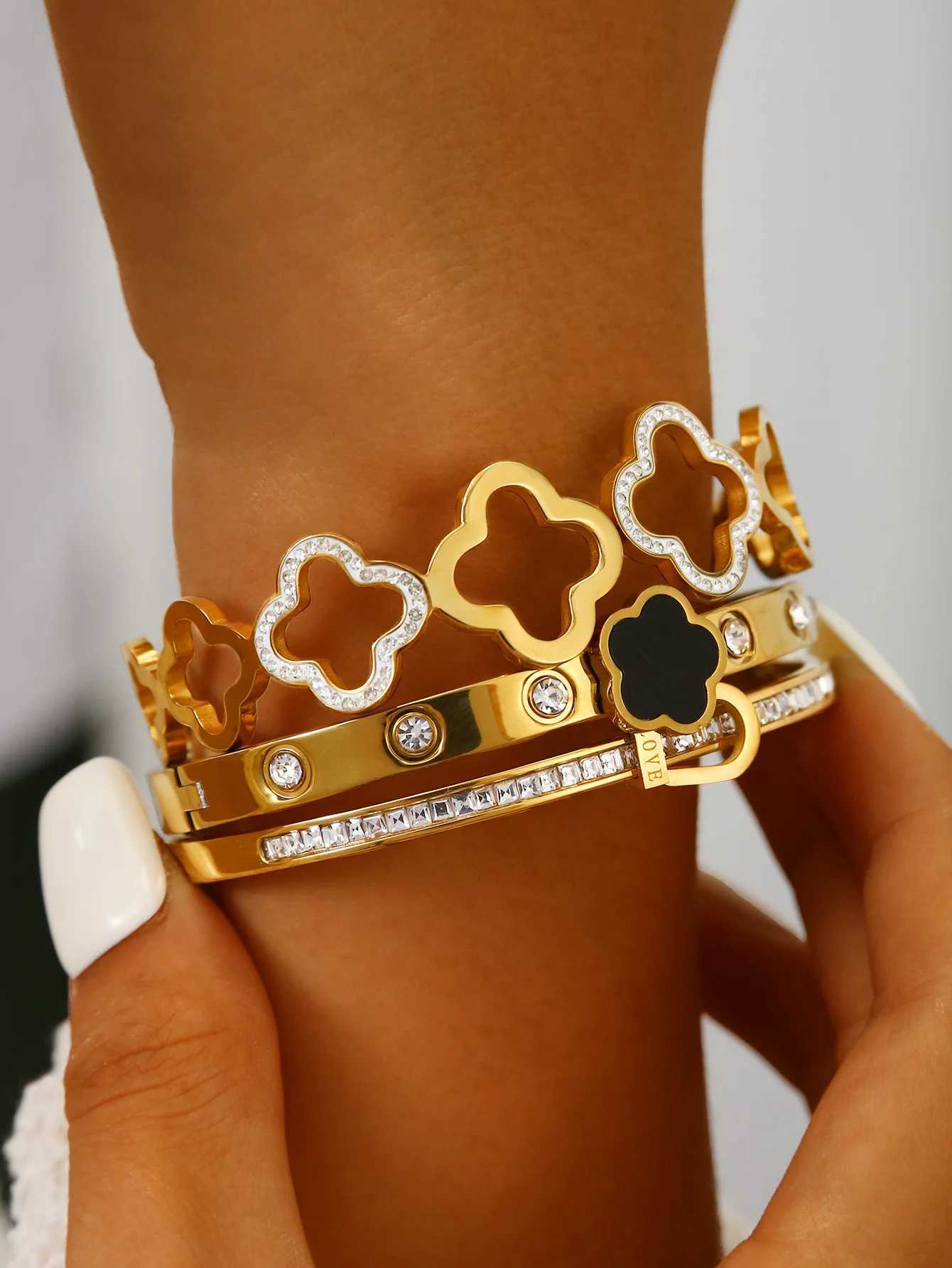 Elegant Fashion Exquisite Light Luxury Stainl Steel With Diamonds Five Flower Bracelet Fem S250912 SFV