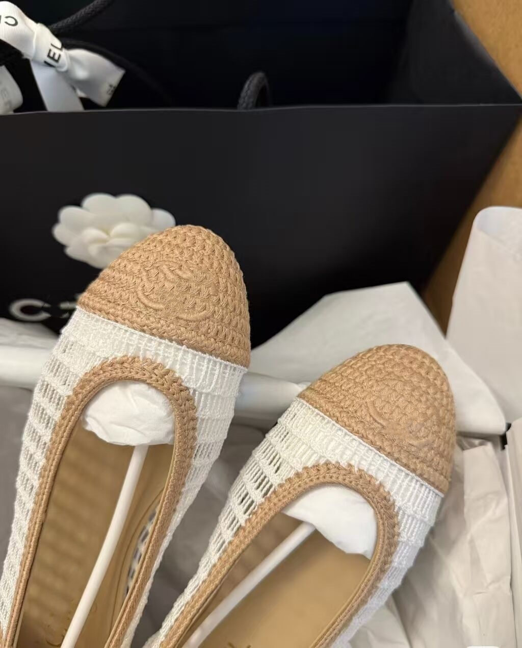 25SSParisian designer shoes Luxurious new flat women's shoes fashionable and casual CC ballet shoes comfortable and breathable woven shoes for women in summer 2