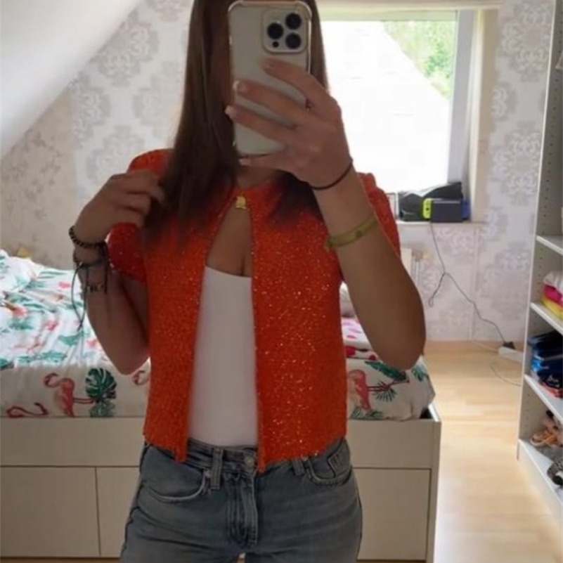 Orange Bright Silk Knitted Vest Cardigans Women Sleeveless U Neck Cropped Tank One Button Short Sleeve Cardigans Lady Sets 250911