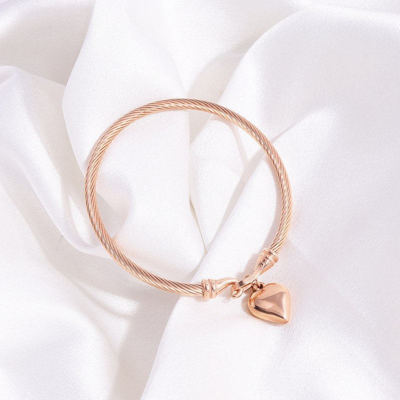 Designer Fashion Jewelry Twisted Bracelet Gold Plated Heart Charm Bangle Luxury Curb Chain Design Elastic Buckle Bangle Gift for Women Christmas Gift