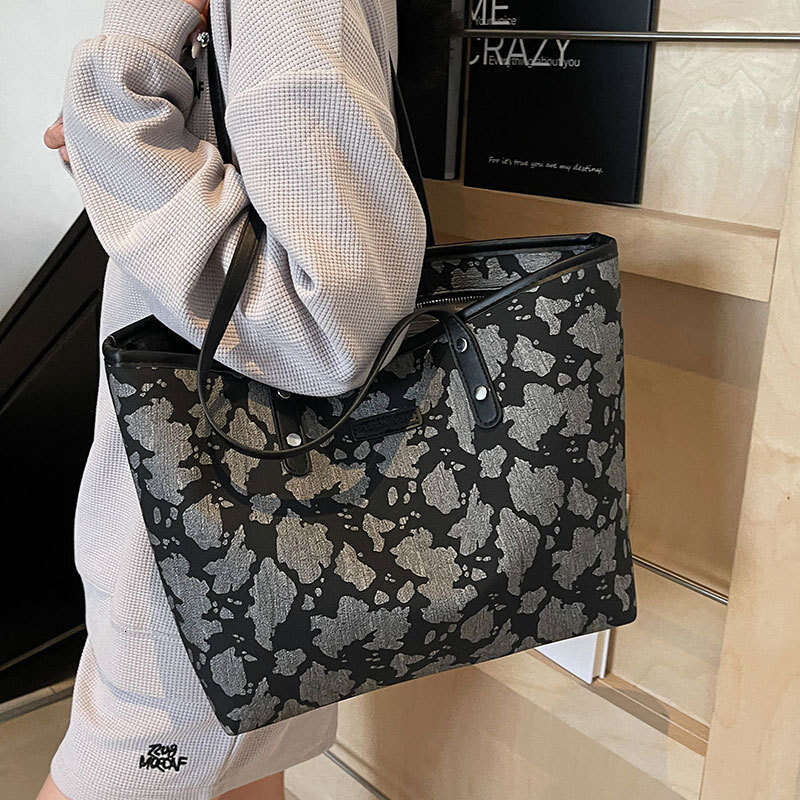 2025 New Fashion Designer Bags High-End Underarm Tote for Women, Office Commute Large Capacity Elegant Versatile Shoulder Bag