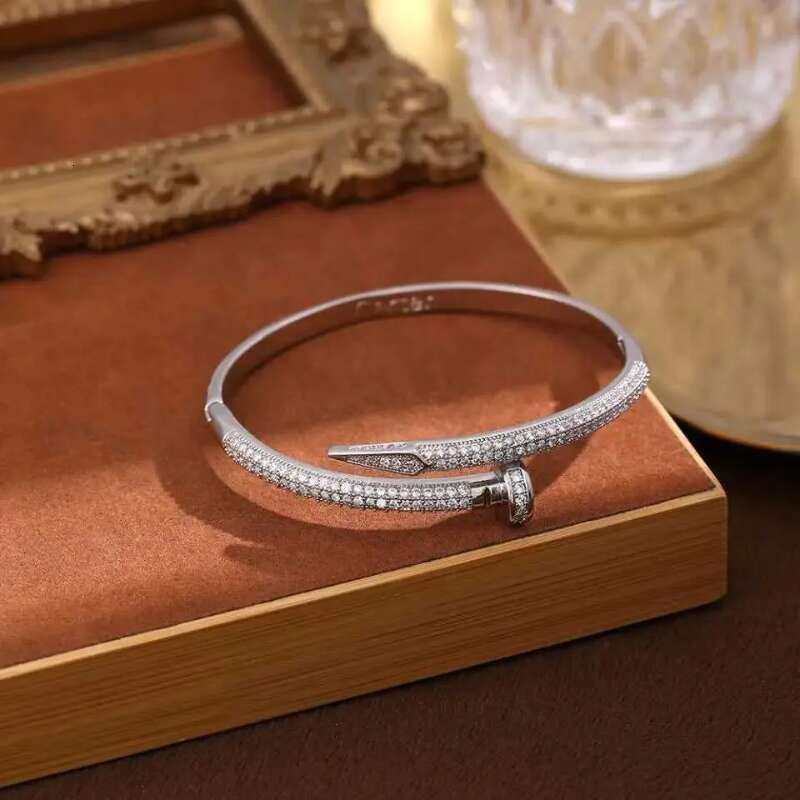 Bracelet Designer Bracelets for women Luxury jewelry Copper plated with 18K gold High-quality fashion Zircon inlay bangle Holiday and vacation gifts