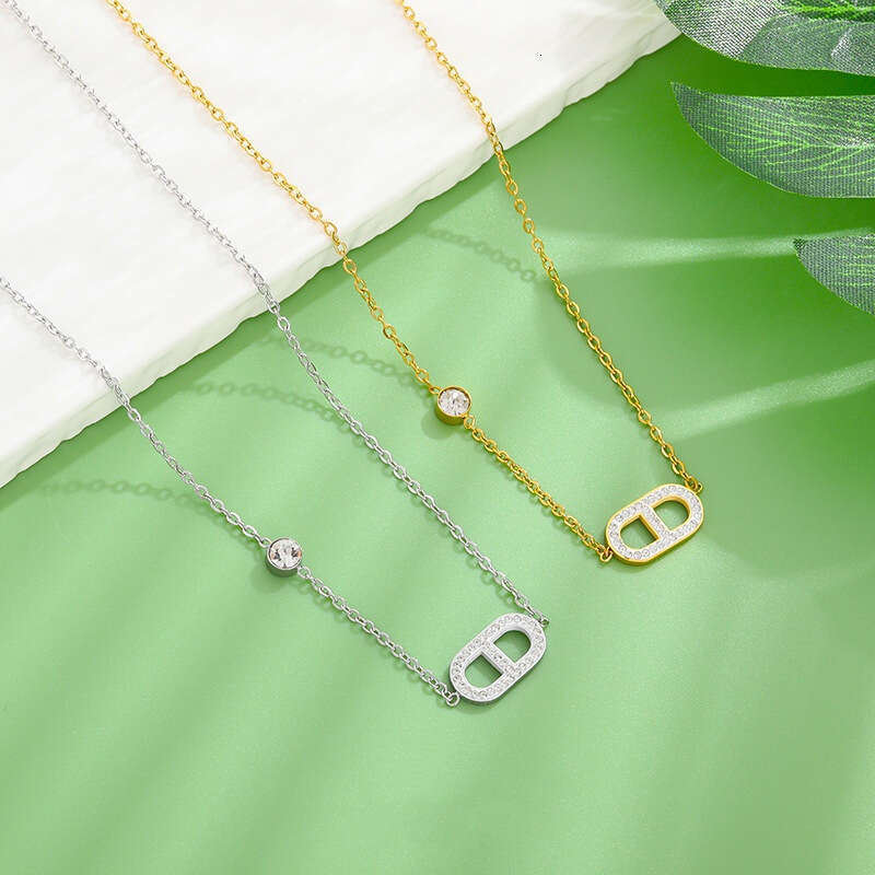 Titanium Steel Double D English Letter Necklace for Women, Light Niche Design, Elegant and Exquisite Collarbone Chain