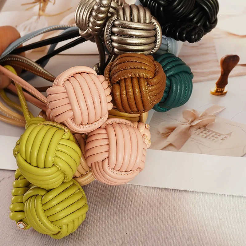 Designer Bag Korean Trendy Snowball Pendant Handmade Woven Ball Versatile Bag Accessories Car Hanging Elegant Decor M250912