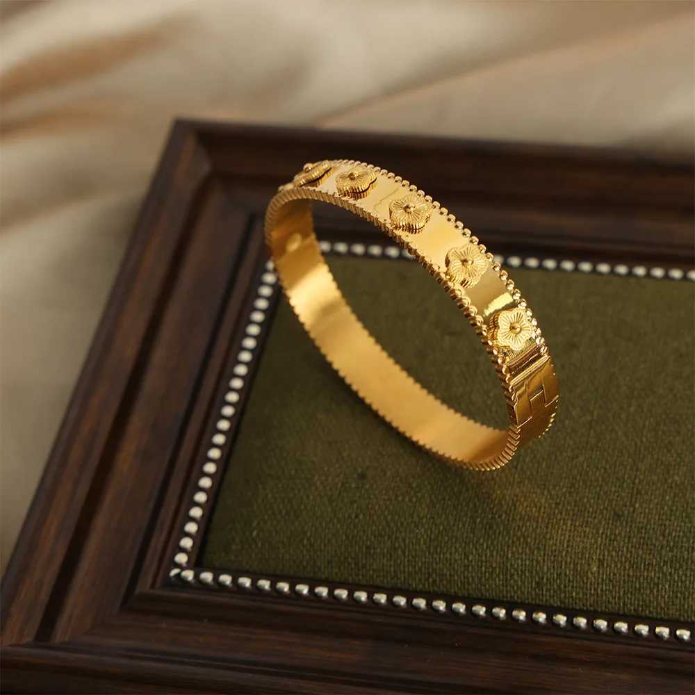 Fashionable New Design Stainl Steel Metal Gold Silver Five Flower Bracelet High Quality Wens Temperament Gift S250912