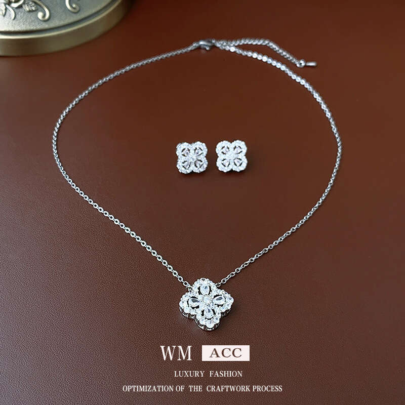 Sier Needle Zircon Flower Hollow Simple Fashionable Elegant Clavicle Chain Versatile Light High-end Sense Necklace