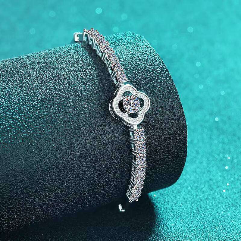 S Sterling Sier Hand-Inlaid Moissanite Four-Leaf Clover Hollow Drill Bracelet Korean Simple Hand Decoration Factory
