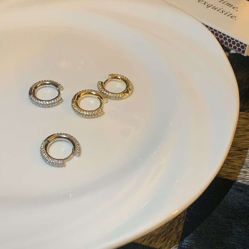 Ins Fashionable Super Shiny Rhinestone Hoop Earrings Minimalist Style Hoops Ear Clips High-end Elegant Light Fashion 2022