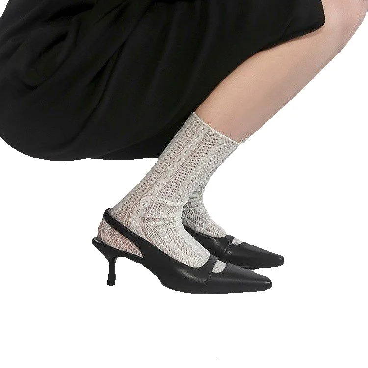 2025 Autumn New French Retro Thin Heel Bareback Low Heel Shoes Light Luxury Elegant Pointed Design Women's High Heels Designer Shoes