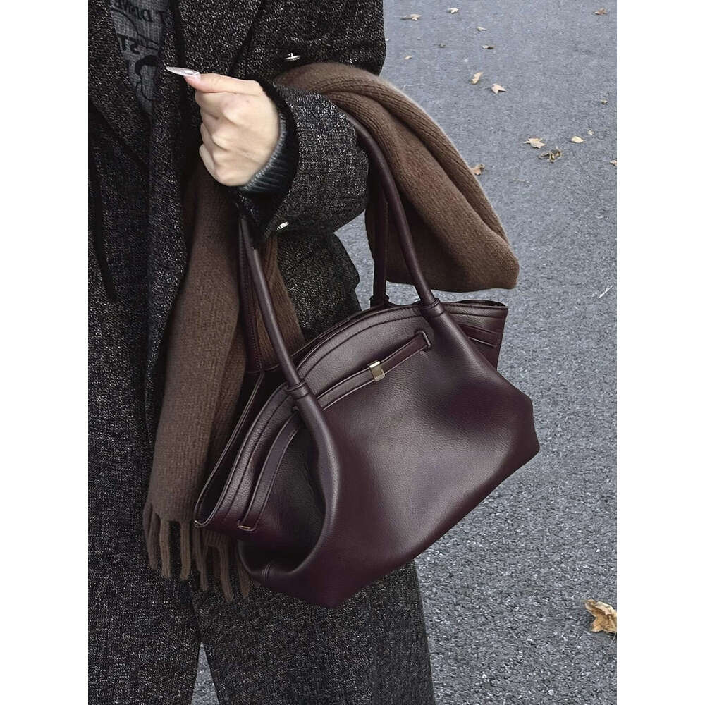 Designer Bag Tote Bag Shoulder Bag French Designer High End Feel Women New Versatile Single Shoulder Underarm Handheld Tote Bag