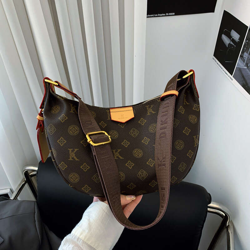 Fashion Women Designer Bag Shoulder Bags Letter Printed 2025 New Large Capacity Dumpling Single Shoulder Crossbody Bag