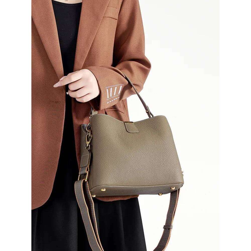 Genuine Leather Crossbody 2025 Summer Women's shoulder Bag Design Niche Handbag Large Capacity tote bag