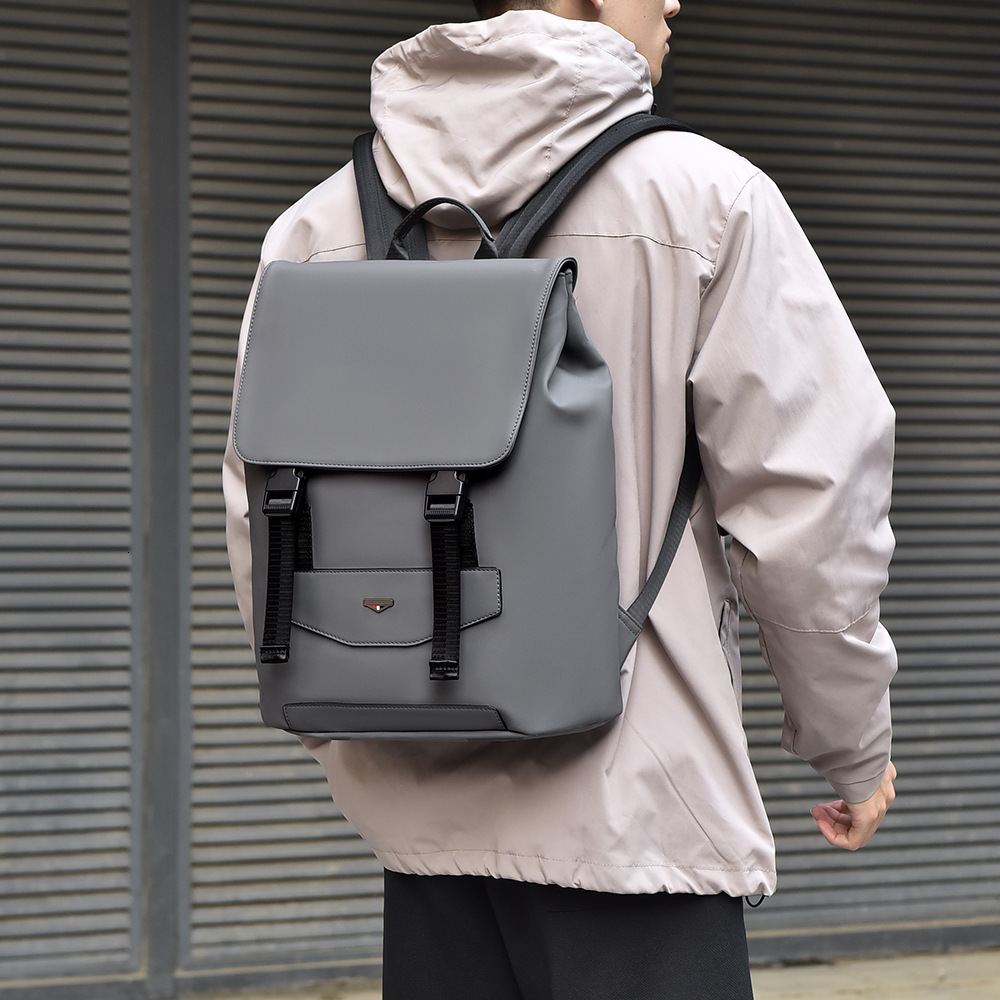 New Backpack Free Shipping Men Business Simple Large Capacity Luxury Bag Backpack High School Junior High School Student Designer Bag School Bag Trave
