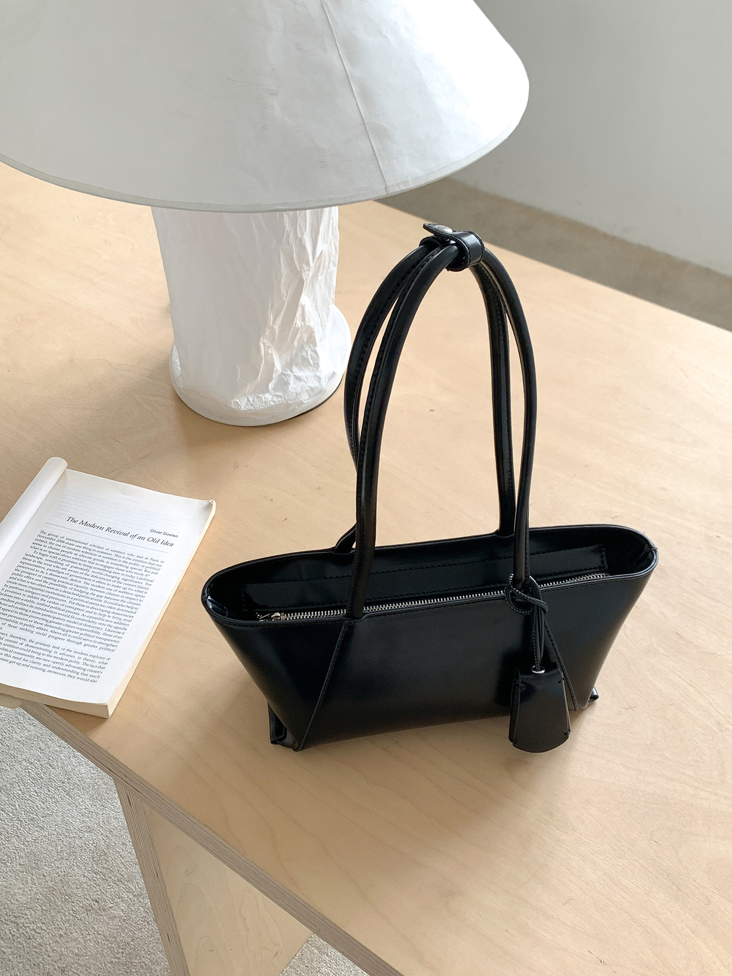 Free shipping designer bags for womens Shoulder black red white brown Versatile and trendy one shoulder light luxury tote bag