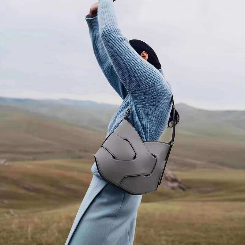 Retro High-End Design For Women's Underarm Foreskin Woven Twisted Bag, Hand-Held Single Shoulder Crossbody Bag