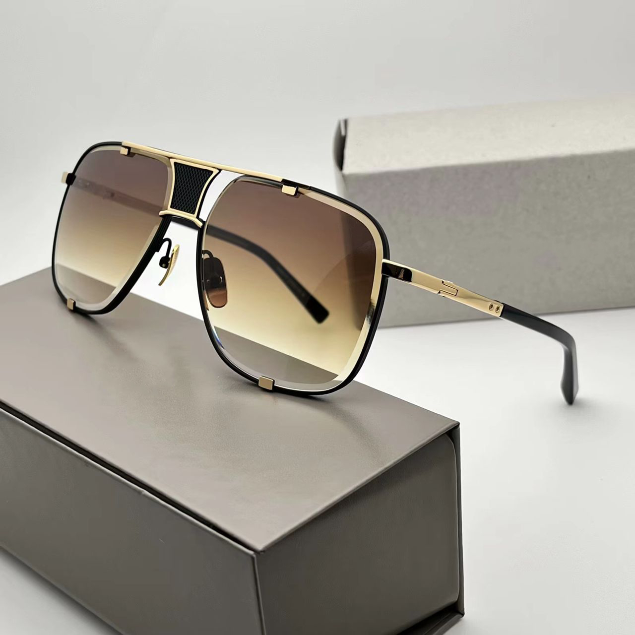 M FIVE Summer Sunglasses For Men and Women style Anti-Ultraviolet Retro Plate square Full Frame fashion Eyeglasses Random Box