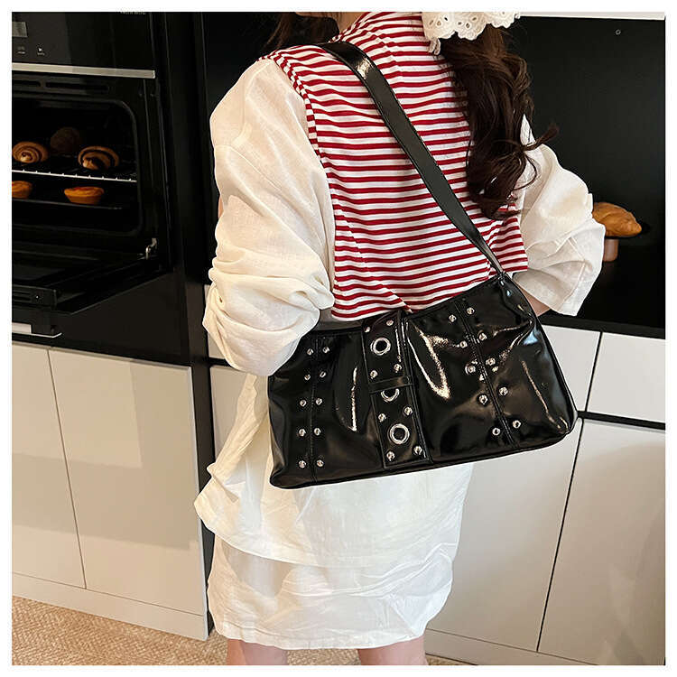 2025 New Korean Style Casual Large Capacity Underarm for Women Simple Commuter Tote Soft Designer Bags Shoulder Bag