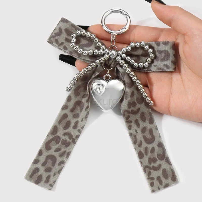 Y2k Fashion Leopard beads Ribbon Love Bow Keychain Imitation pearl Key Ring Student Womens Charms Bag Backpack Pants Decoration M250912