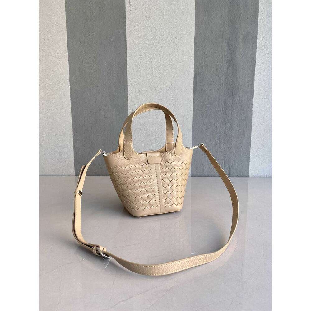 Designer Bag Tote Bag Shoulder Bag Top Layer Cowhide Handwoven Basket Stylish Fashion Niche Handheld Bucket Bag