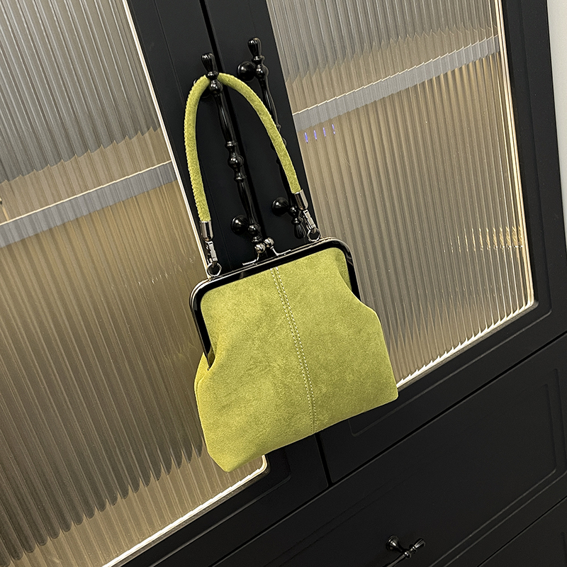 2025 Autumn Large Capacity Handbag Fashion Advanced Simple Exquisite Luxury Party Handbag Travel Daily Shopping Commuting Multi functional Shoulder Ba