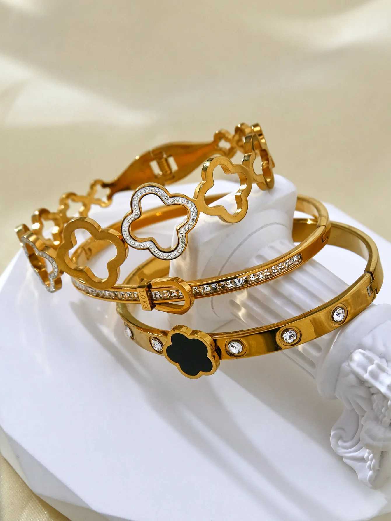 Elegant Fashion Exquisite Light Luxury Stainl Steel With Diamonds Five Flower Bracelet Fem S250912 SFV