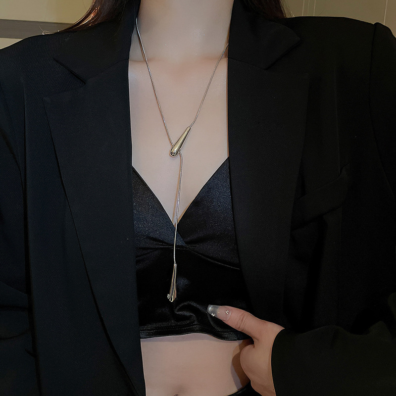 Titanium Steel Hollow Geometric Simple Niche Minimalist Design Pendant Clavicle Chain Versatile Cold Style New Choker Necklace