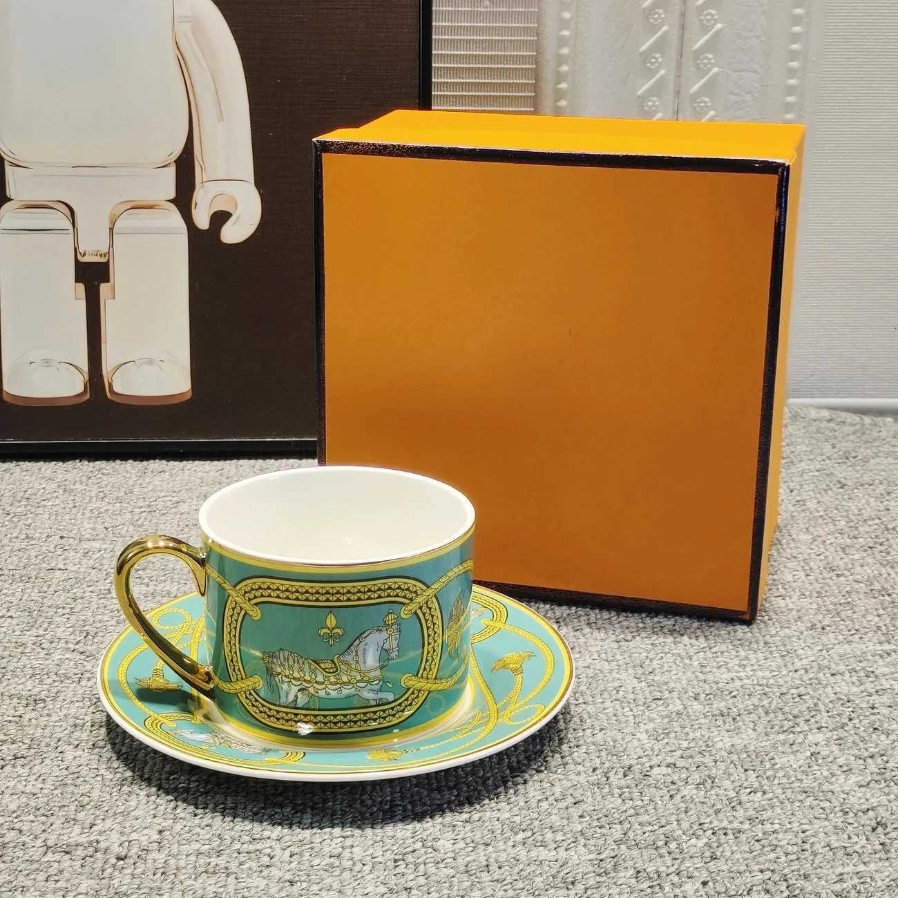 Luxury European Style Coffee Cups and Saucers Set Afternoon Tea Bone China Cups and Saucers Gift Box Set 2 Cups and 2 Saucers Y250912