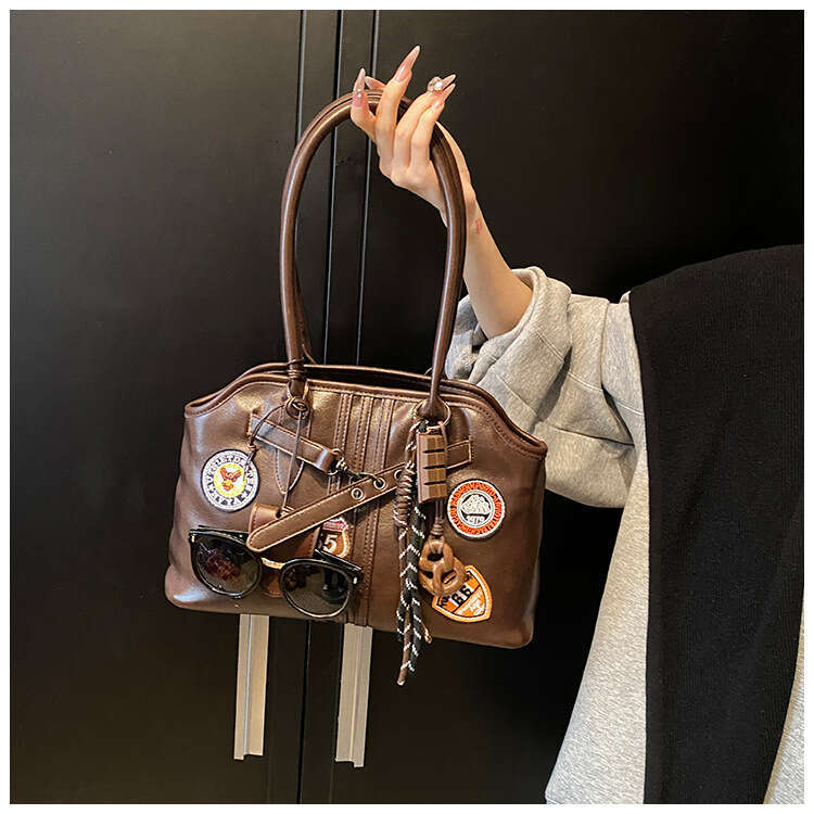 American Badge Underarm Designer Bags for Women 2025 New Large Capacity Commuter Versatile College Style Shoulder Tote Bag