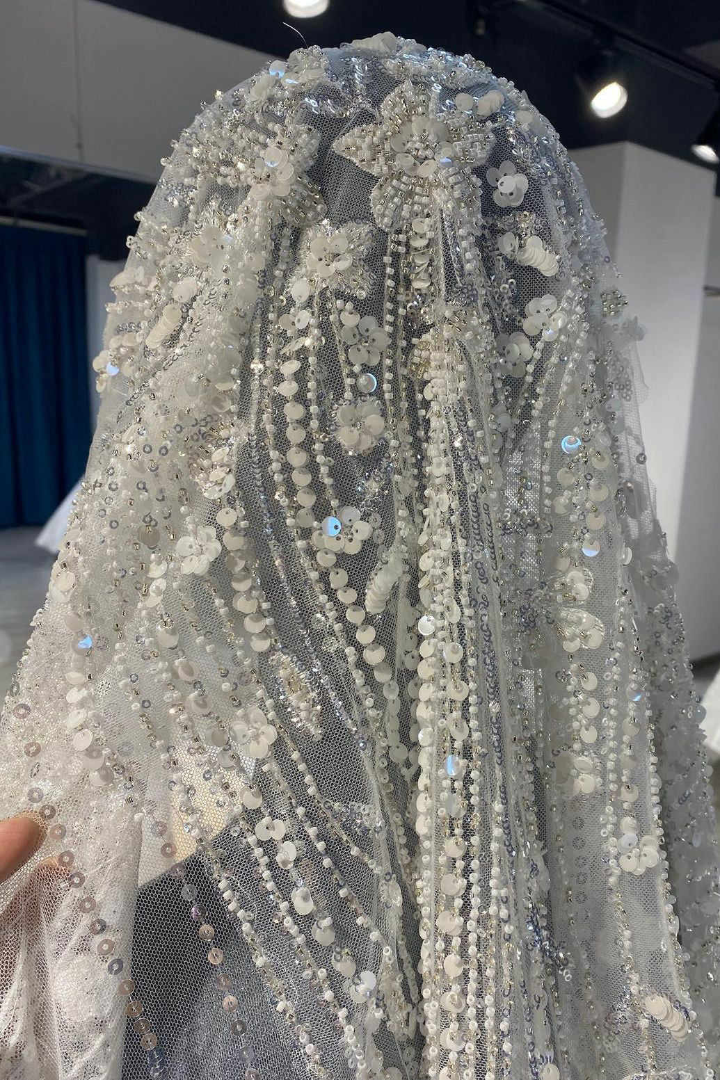 Luxury Wedding Veil Sequined Beading One Layer Cathedral Length Veils Applique Edge Velo De Cabeza Customized