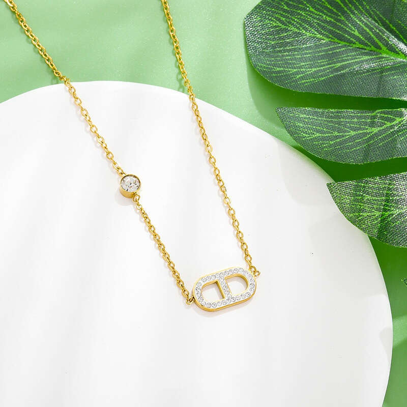 Titanium Steel Double D English Letter Necklace for Women, Light Niche Design, Elegant and Exquisite Collarbone Chain