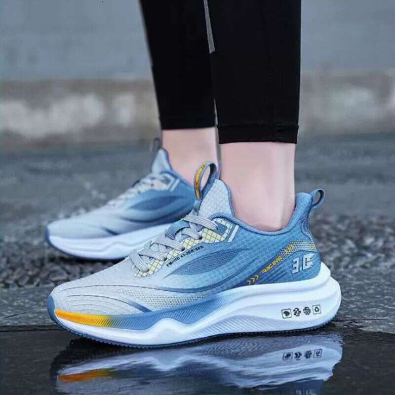 2026 Flying Woven Men's Fashion Soft Sole Casual Outdoor Sports Running Shoes - view 3