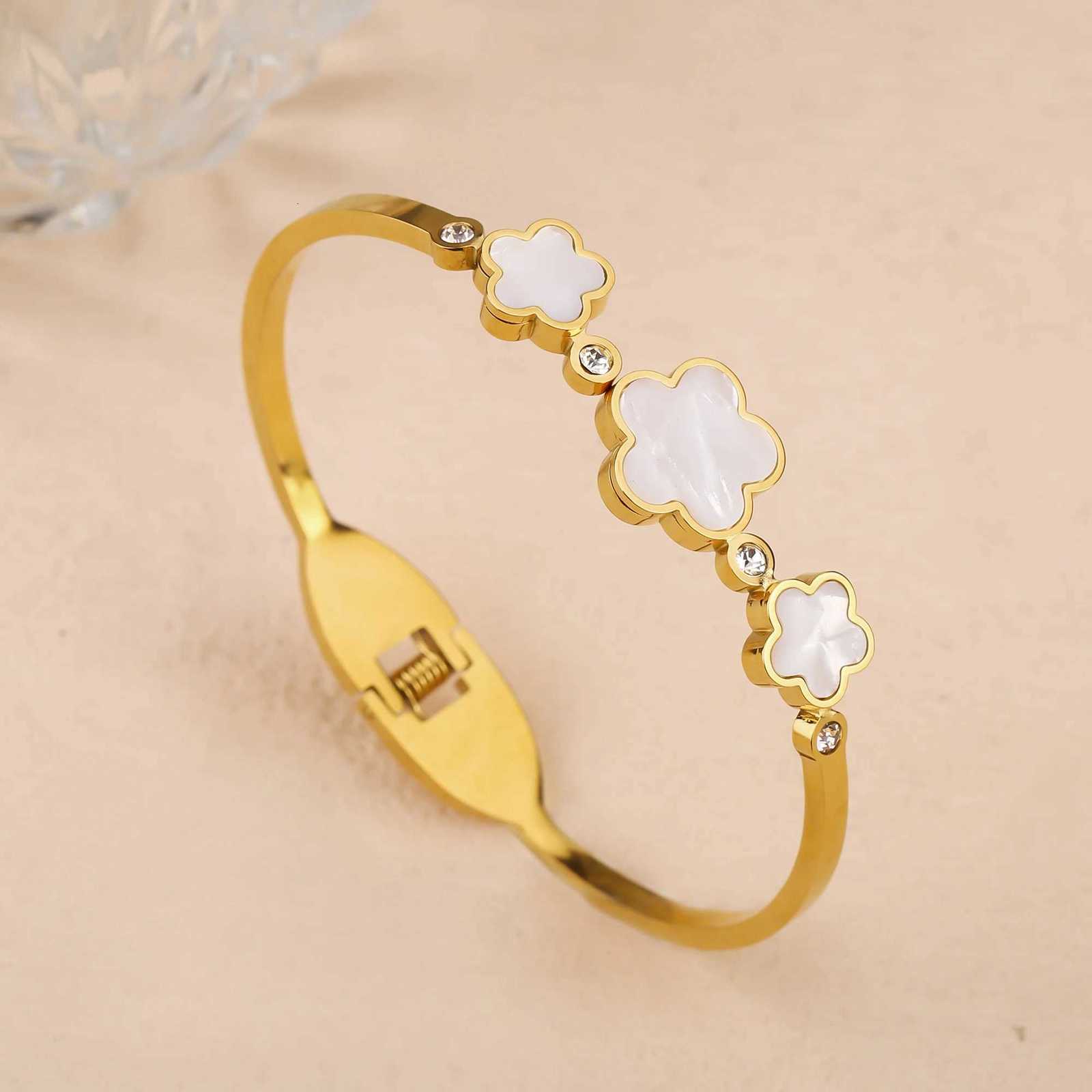 2024 INS Hot S Stainl Steel White Shell Five Flower Bracelet Classic for Wan Party Sancho Jewelry Gift Dropsing S250912