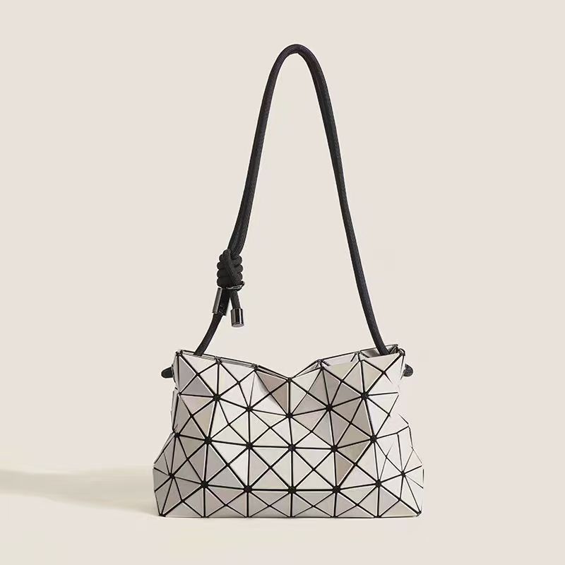2025 New Fashionable Simple Shoulder Bag Designer Women's Handbag Fashionable Quilted Geometric Foldable Crossbody Bag Hot Selling Trendy Bag