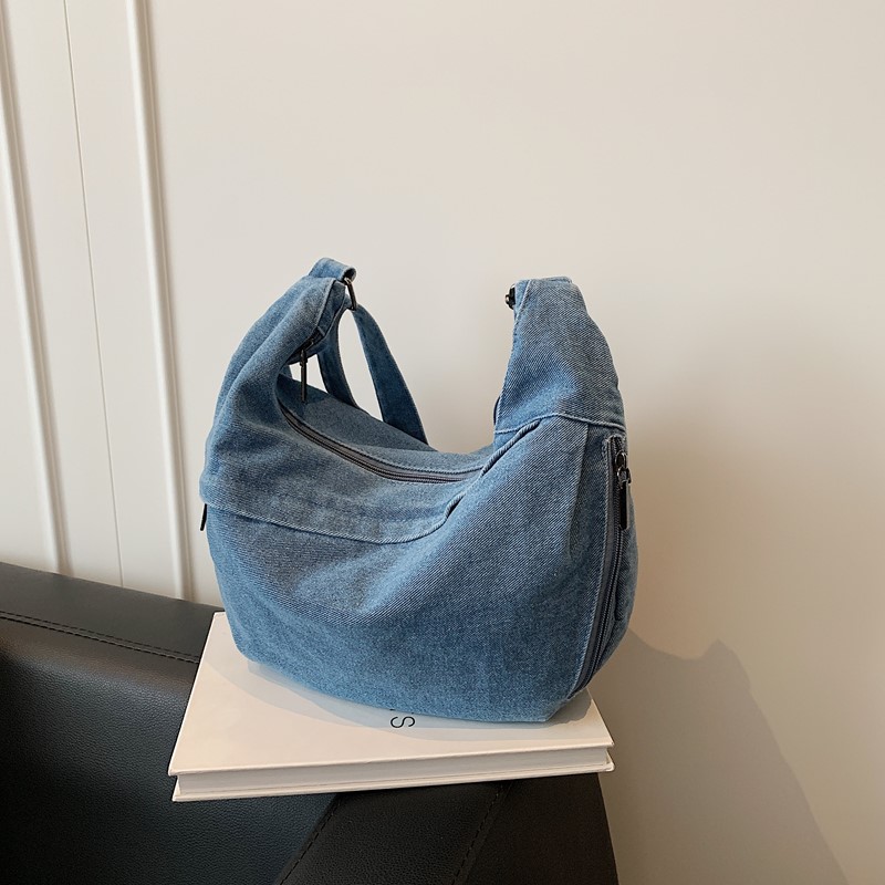 2025 Autumn Women's Large Capacity Handbag Fashion Simple Exquisite Luxury Party Handbag Travel Daily Shopping Commuting Multi functional Shoulde