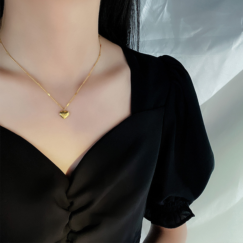 New Love Necklace for Women Versatile High-End Elegant Light Choker Peach Heart Titanium Steel Collarbone Chain Jewelry