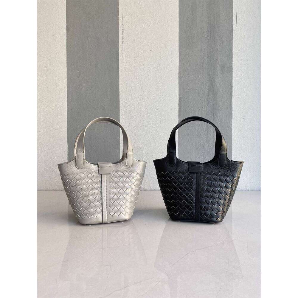 Designer Bag Tote Bag Shoulder Bag Top Layer Cowhide Handwoven Basket Stylish Fashion Niche Handheld Bucket Bag