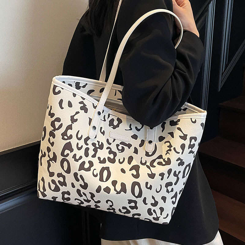 2025 New Fashion Designer Bags High-End Underarm Tote for Women, Office Commute Large Capacity Elegant Versatile Shoulder Bag