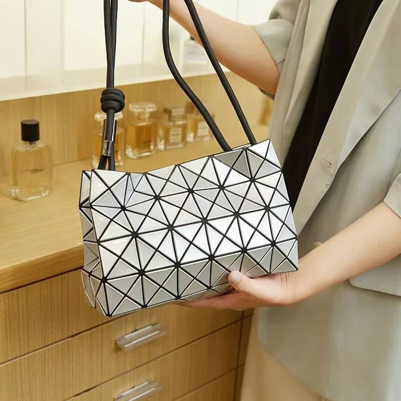 Luxury Vintage Letter Logo Clutch Bag Minimalist Crossbody Tote Designer Leather Purse For Casual Stylish Women Shopper