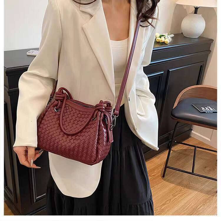 Designer Bag Tote Bag Shoulder Bag Women New Summer Trend Woven Bucket Niche Designer Commuter Handbag Crossbody Bag