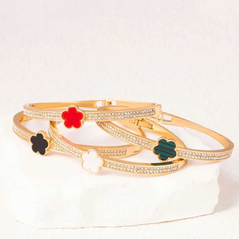 High Quality Inlaid Zircon Hot Selling Plum Bloss Plant Five Flower Bangle Bracelet for Wen Lucky Jewelry Gifts S250912