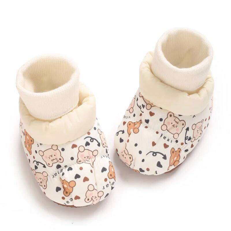 Autumn winter plush shoes with soft soles and cotton insulation newborns, comfortable baby boots for 0-1 years old
