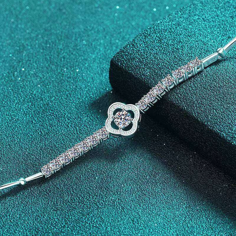 S Sterling Sier Hand-Inlaid Moissanite Four-Leaf Clover Hollow Drill Bracelet Korean Simple Hand Decoration Factory