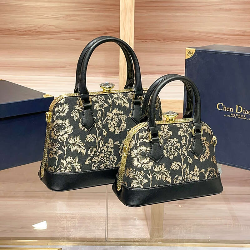 2025 New Women's Single Shoulder Crossbody Fashion Pillow Internet Celebrity Box Bag Shell Handbag