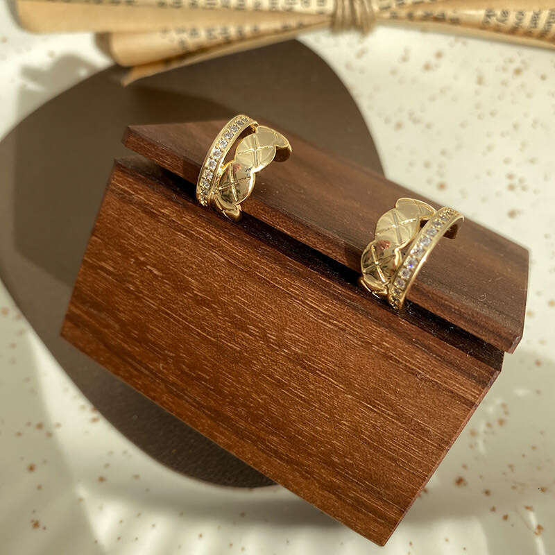 Delicate Dia-Studded Sier Needle Elegant Geometric Crossed Rhombus Circle Simple Stud Earrings Jewelry