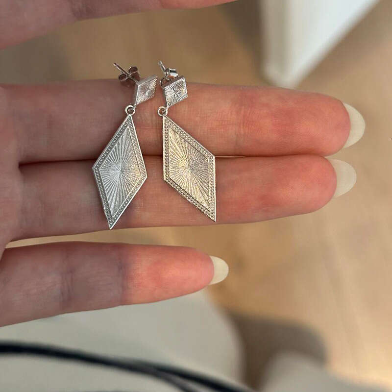 Minimalist Style sier Dia-Shaped High-End Feel Face-Slimming Long Geometric Earrings Paired with Sweater