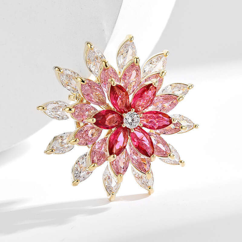 Pink Gradient Zircon Sparkling Suower for Women High-end Luxurious Pin Design Sense Brooch Accessory Rotatable