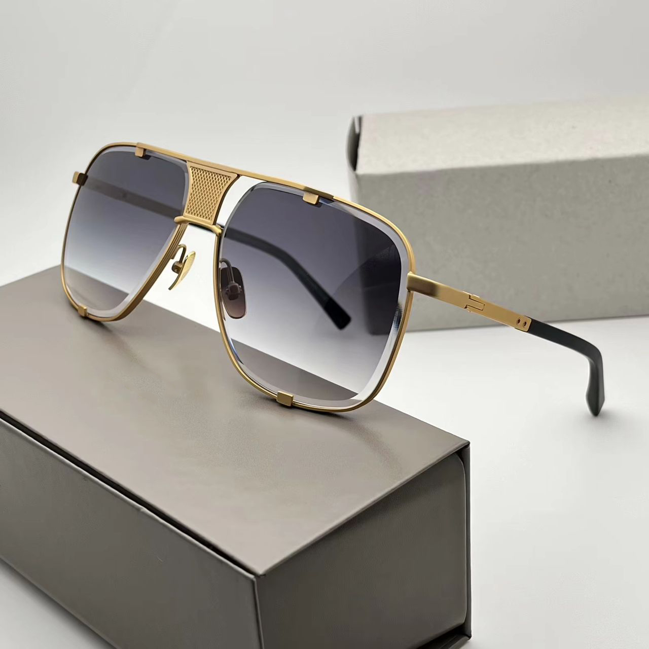 Sunglasses For Men Women Square MACH FIVE Style Anti-Ultraviolet Retro Plate Full Frame Eyeglasses Random Box