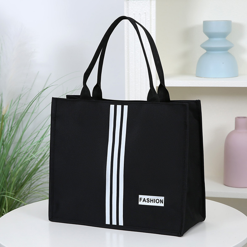 Spring New Fashion Luxury Bag Tote Bag Portable Lunch Bag Large Designer Free Shipping Bag Capacity Simple Storage Bag